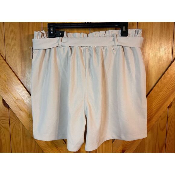 Maurices Tie Waist Paper Bag Shorts Large Beige 4” Inseam nwt (4833) Read - Picture 2 of 5